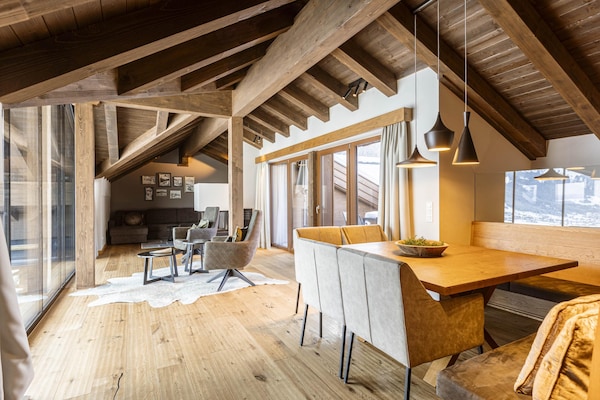 Foto van Gezellig chalet met balkon (zonder borg) - Vakantiehuis in Ehrwald - DiningRoom