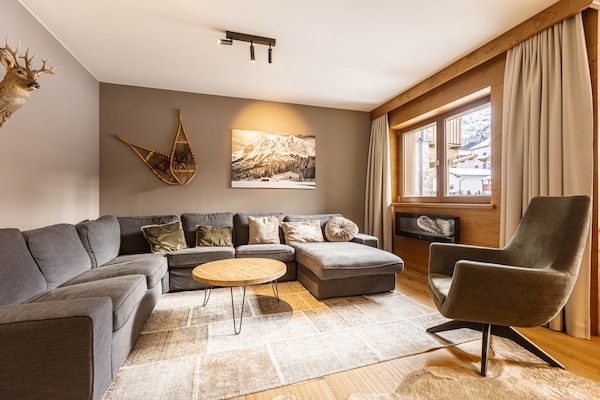 Foto van Uitnodigend chalet met zwembad in Tirol (zonder borg) - LivingRoom