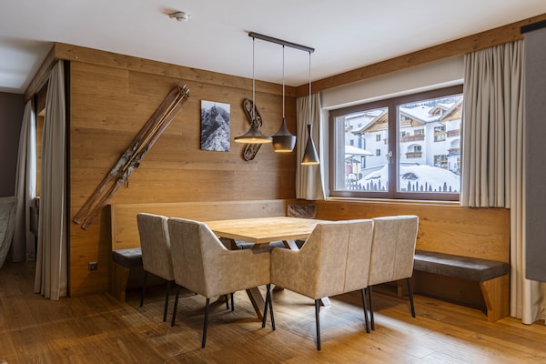 Foto van Uitnodigend chalet met zwembad in Tirol (zonder borg) - DiningRoom