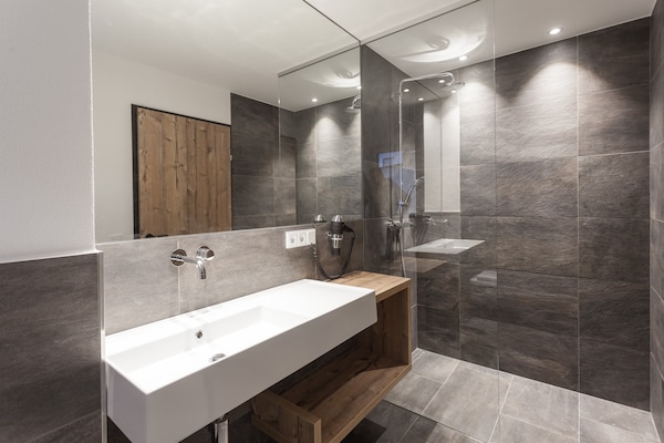 Foto van Luxe Chalet in Gaschurn bij Skilift - Vakantiehuis in Gaschurn - BathRoom