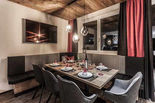 Foto van Luxe Chalet in Gaschurn bij Skilift - Vakantiehuis in Gaschurn - DiningRoom