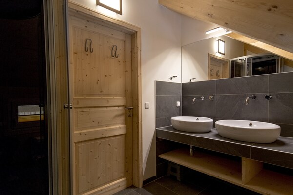 Foto van Sfeervol chalet met hottub - Vakantiehuis in Kreischberg Murau - BathRoom