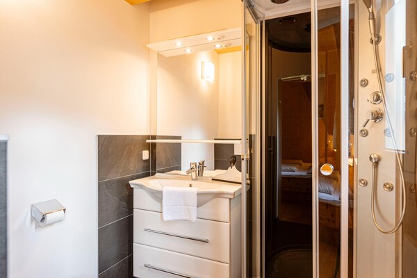 Foto van Premium chalet met infraroodsauna en whirlpool - Vakantiehuis in Sankt Georgen am Kresichberg - BathRoom