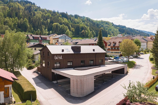 Foto van Premium vakantieappartement met sauna en tuin - Vakantiehuis in Haus im Ennstal - ExteriorSummer
