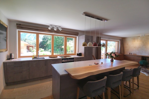 Foto van Premium chalet in Tauplitz met sauna en zwembad - Vakantiehuis in Bad Mitterndorf - DiningRoom