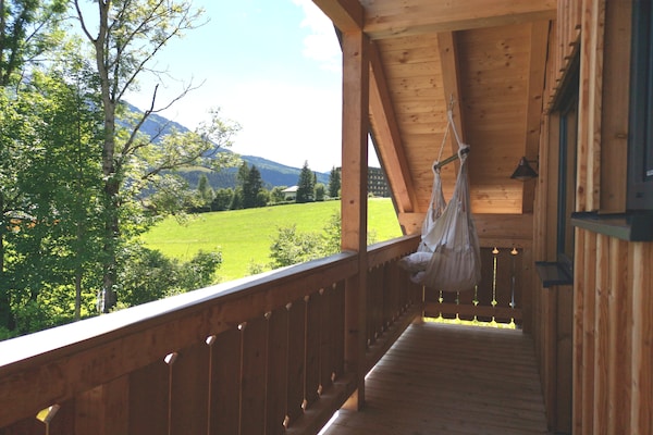 Foto van Premium chalet in Tauplitz met sauna en zwembad - Vakantiehuis in Bad Mitterndorf - TerraceBalcony