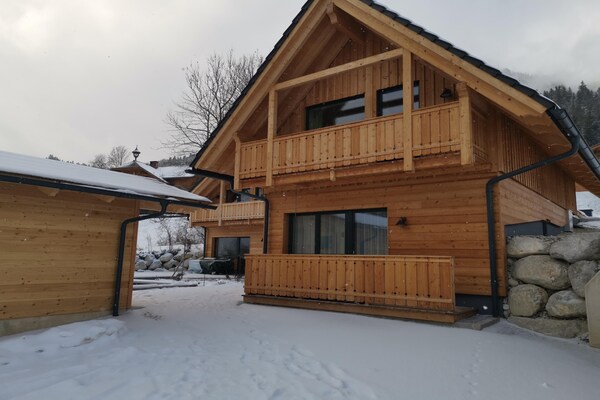 Foto van Premium chalet in Tauplitz met sauna en zwembad - Vakantiehuis in Bad Mitterndorf - ExteriorWinter