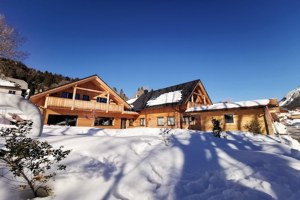 Foto van Premium chalet in Tauplitz met sauna en zwembad - Vakantiehuis in Bad Mitterndorf - ExteriorWinter