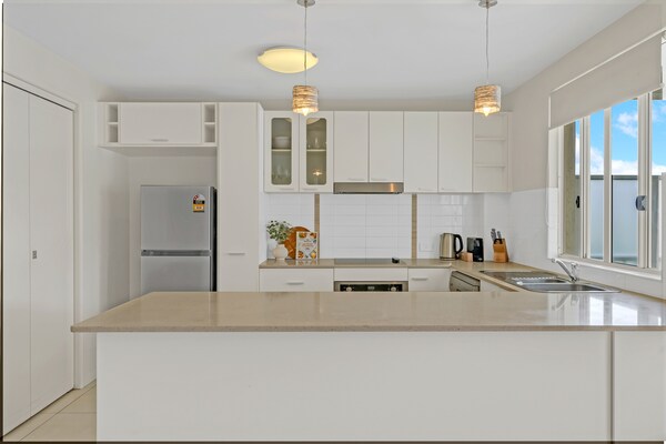 Foto van Trinity Beach Retreat met zwembad en schilderachtig uitzicht - Kitchen