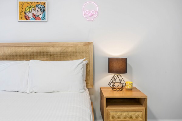 Foto van Trendy huis met 2 slaapkamers en buitenentertainment - BedRoom