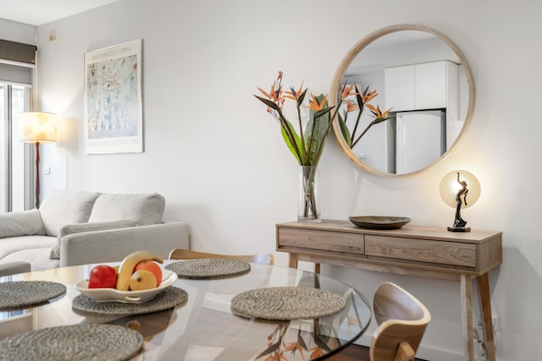 Foto van Trendy Prahran appartement met 1 slaapkamer en balkon - LivingRoom