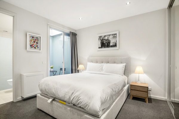 Foto van Trendy Prahran appartement met 1 slaapkamer en balkon - BedRoom