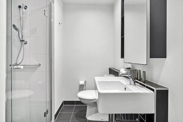 Foto van 1-slaapkamerappartement in Docklands | Loopafstand van Marvel Stadium + Balkon - Untagged