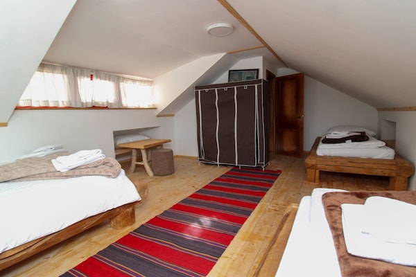 Foto van Three Bedroom Holiday Home - Jahorina - Vakantiehuis in Pale - BedRoom
