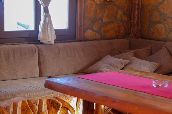 Foto van Three Bedroom Holiday Home - Jahorina - Vakantiehuis in Pale - LivingRoom
