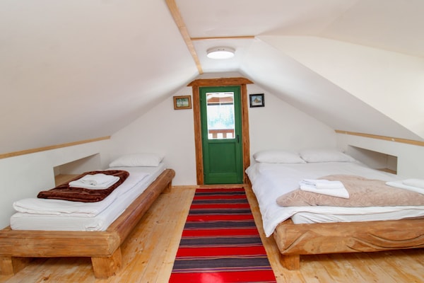 Foto van Three Bedroom Holiday Home - Jahorina - Vakantiehuis in Pale - BedRoom