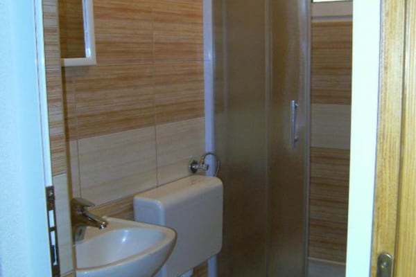 Foto van Quadruple room with Balcony - Vakantiehuis in Medugorje - BathRoom