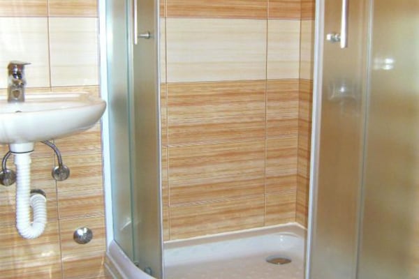 Foto van Quadruple room with Balcony - Vakantiehuis in Medugorje - BathRoom