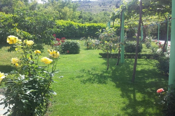 Foto van Triple room with Balcony - Vakantiehuis in Medugorje - Outdoor