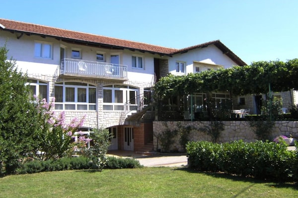 Foto van Triple room with Balcony - Vakantiehuis in Medugorje - Outdoor