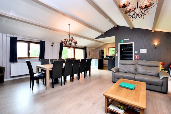 Foto van Luxe chalet in Beauraing met 2 sauna's - Vakantiehuis in Beauraing - LivingRoom
