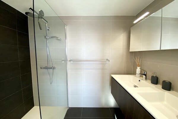 Foto van Zolderappartement in Nieuwpoort aan het strand - Vakantiehuis in Nieuwpoort - BathRoom