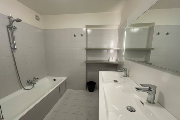 Foto van Appartement in Nieuwpoort met Zeezicht - Vakantiehuis in Nieuwpoort - BathRoom