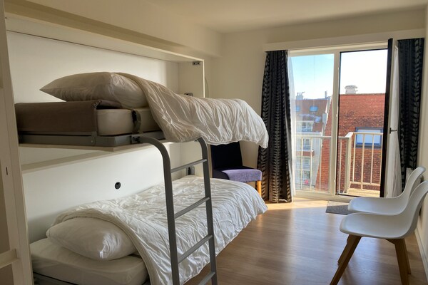 Foto van Appartement in Nieuwpoort met Zeezicht - Vakantiehuis in Nieuwpoort - BedRoom