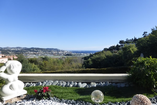 Foto van Appartement in Cannes met zeezicht - Vakantiehuis in Mandelieu-la-Napoule - ViewSummer