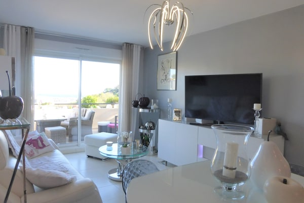 Foto van Appartement in Cannes met zeezicht - Vakantiehuis in Mandelieu-la-Napoule - LivingRoom