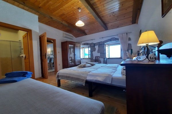 Foto van Stenen huis in Dobrec met zeezicht & zwembad - Vakantiehuis in Lovran - BedRoom