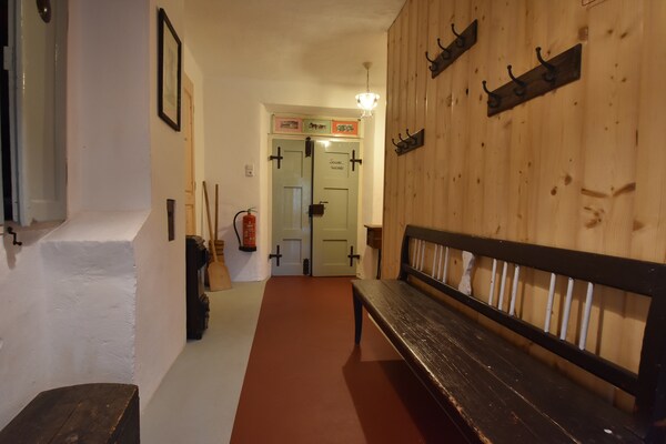 Foto van vakantiehuis met tuin gelegen in een rustig - Vakantiehuis in Zlata Olesnice - HallReception