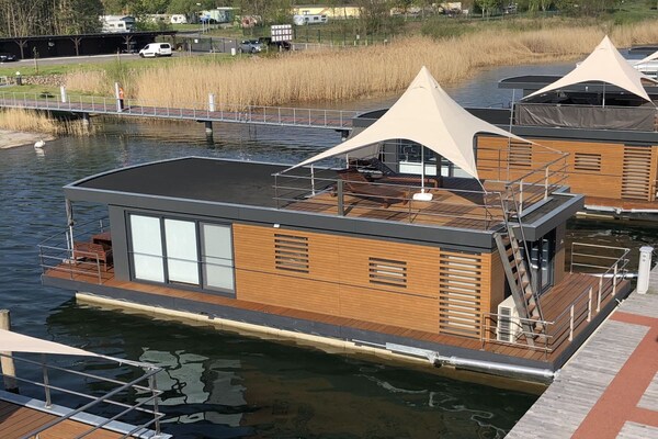 Foto van 1-slaapkamer woonboot - Vakantiehuis in Bitterfeld-Wolfen - Untagged