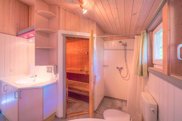 Foto van Vakantiehuis met sauna in vakantiepark Mirow - Vakantiehuis in Granzow - BathRoom