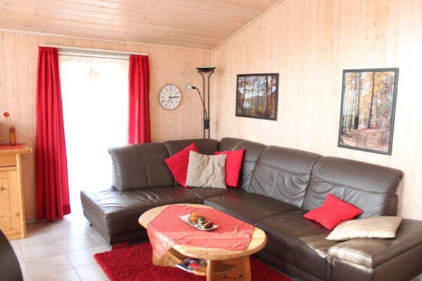 Foto van Vakantiehuis met sauna in vakantiepark Mirow - Vakantiehuis in Granzow - LivingRoom