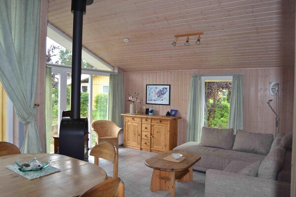 Foto van Vakantiehuis met sauna in vakantiepark Mirow - Vakantiehuis in Granzow - LivingRoom