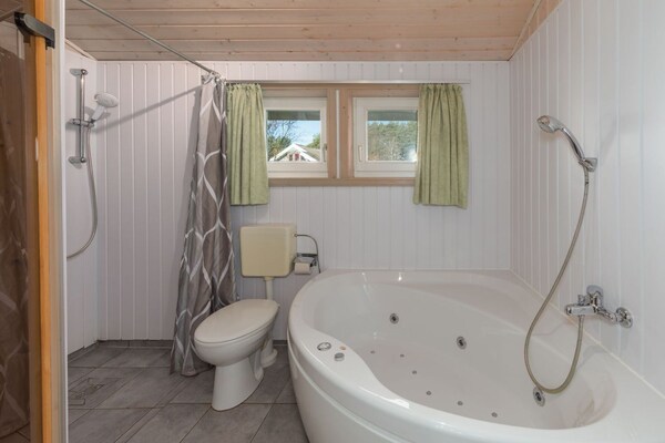 Foto van Vakantiehuis met sauna in vakantiepark Mirow - Vakantiehuis in Granzow - BathRoom