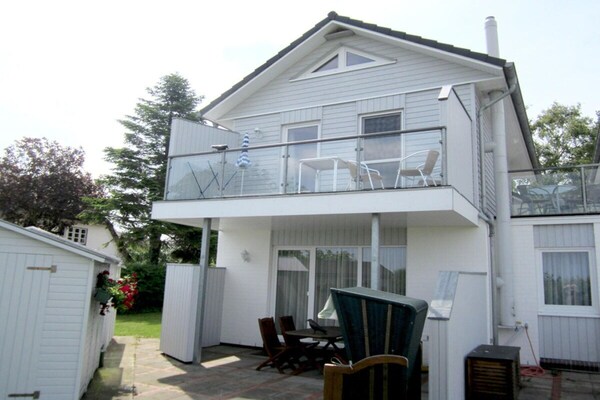 Foto van Comfortabel vakantieverblijf - Vakantiehuis in Wiek - ExteriorSummer