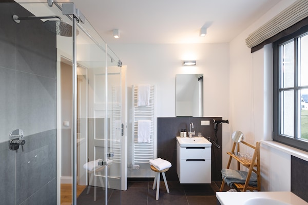 Foto van Rieten dakhuis in Dranske - Vakantiehuis in Dranske - BathRoom
