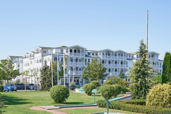 Foto van Smaakvol ingericht vakantieappartement voor 4 personen in het Seepark Sellin - ExteriorSummer