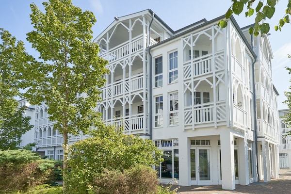 Foto van Smaakvol ingericht vakantieappartement voor 4 personen in het Seepark Sellin - ExteriorSummer