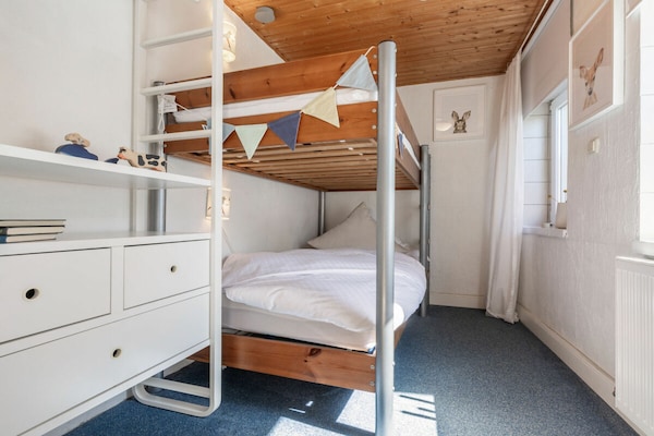 Foto van Shell, in het mooiste steegje van Burg - Vakantiehuis in Burg auf Fehmarn - Untagged