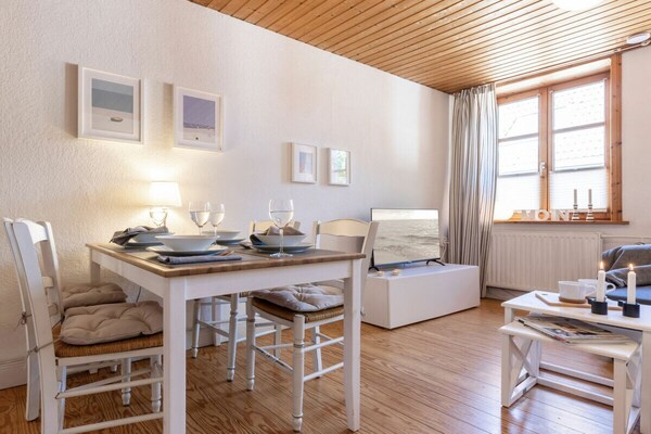 Foto van Shell, in het mooiste steegje van Burg - Vakantiehuis in Burg auf Fehmarn - Untagged