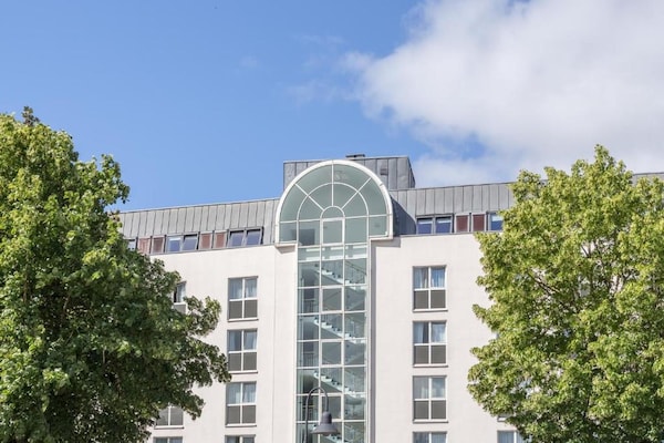 Foto van Sunday Hotel Flensburg Familiekamer - Vakantiehuis in Flensburg - HotelExteriorSummer