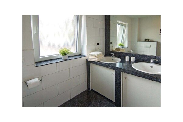 Foto van Vakantiewoning Bowlesk - Vakantiehuis in Norddeich - BathRoom