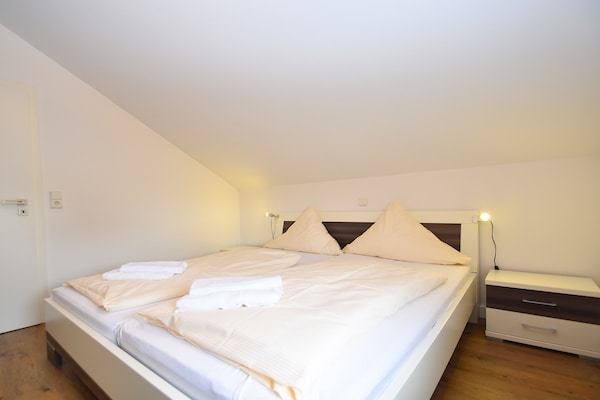 Foto van 2 aparte appartementen met balkon aan de skipiste - Vakantiehuis in Willingen - BedRoom