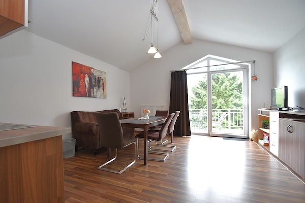 Foto van 2 aparte appartementen met balkon aan de skipiste - Vakantiehuis in Willingen - LivingRoom