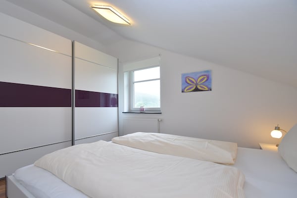 Foto van 2 aparte appartementen met balkon aan de skipiste - Vakantiehuis in Willingen - BedRoom