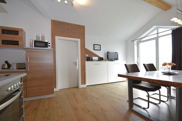 Foto van 2 aparte appartementen met balkon aan de skipiste - Vakantiehuis in Willingen - LivingRoom