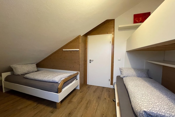 Foto van 2 aparte appartementen met balkon aan de skipiste - Vakantiehuis in Willingen - BedRoom